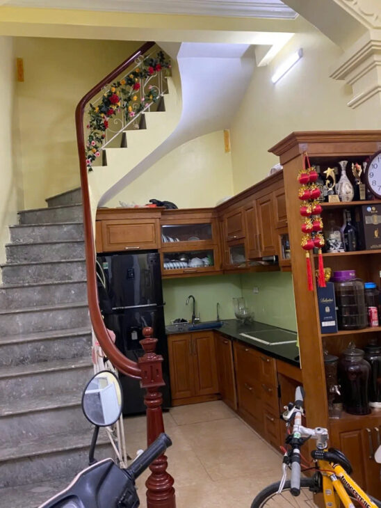 Bán Nhà Cẩm Văn 28m2. 5 tầng. mặt tiền 3.5m giá 6.8 tỷ Đống Đa Hà Nội