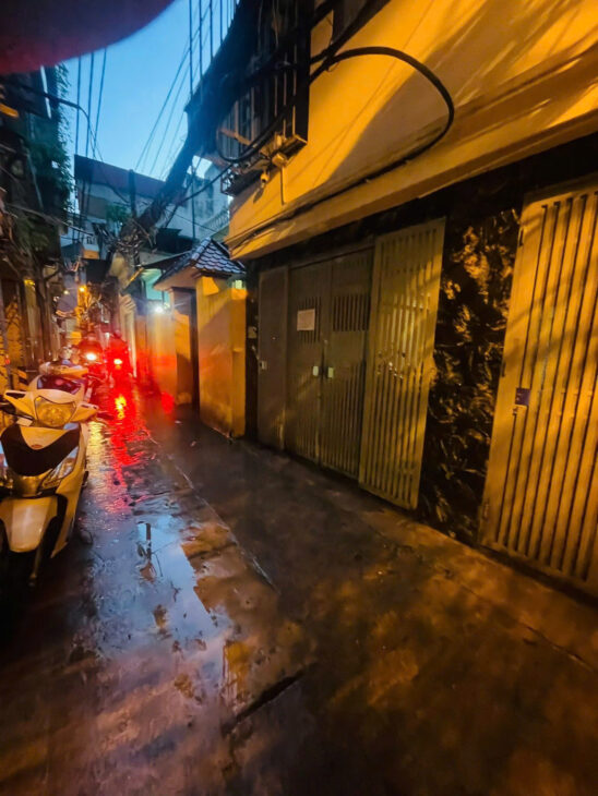 CHÍNH KINH – THANG MÁY – 30 PHÒNG 150TR/ THÁNG. 95m2 8 tầng mt 6m Giá 30 tỷ