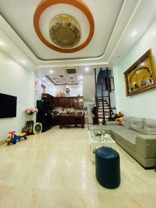 BÁN NHÀ CẦU GIẤY LÔ GÓC MẶT NGÕ KINH DOANH 38m2 5 tầng mặt tiền 4.6m Giá 17 tỷ