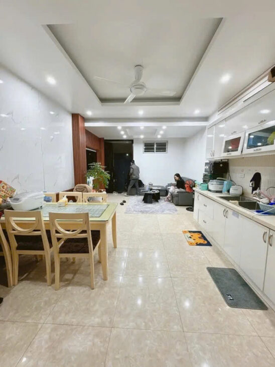 bán nhà Thịnh Quang 47m2. 5 tầng. măt tiền4.3m. giá 8.5 tỷ Đống Đa