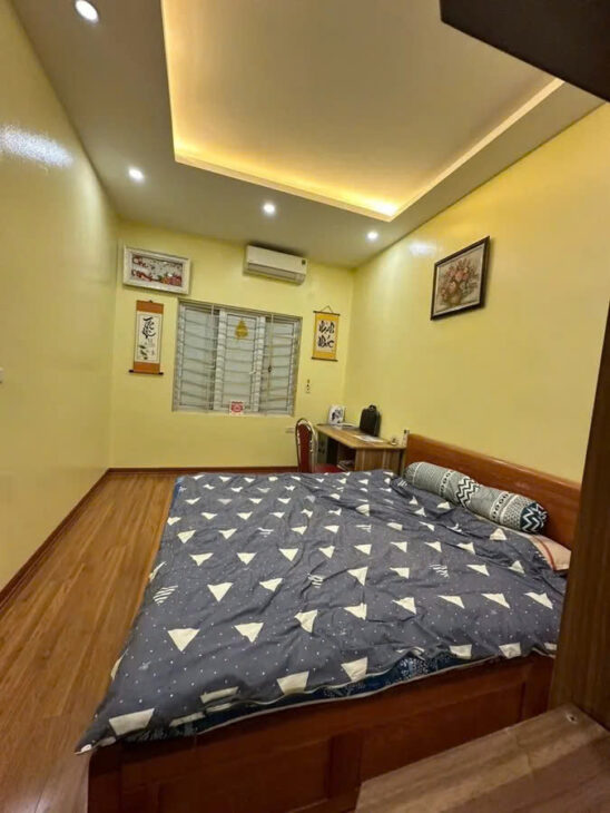 Bán Nhà Cẩm Văn 28m2. 5 tầng. mặt tiền 3.5m giá 6.8 tỷ Đống Đa Hà Nội