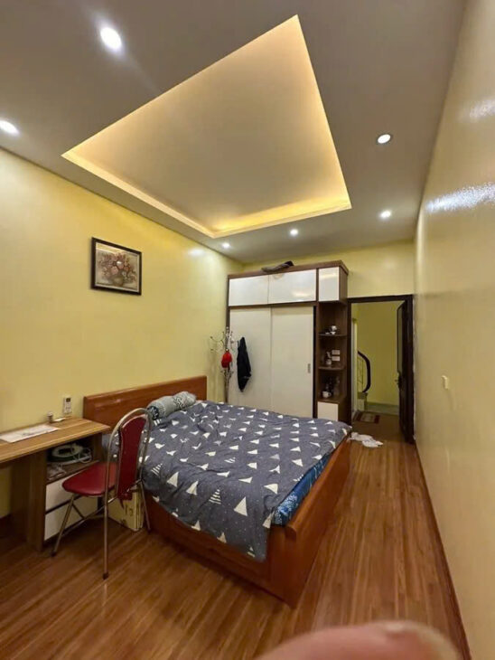 Bán Nhà Cẩm Văn 28m2. 5 tầng. mặt tiền 3.5m giá 6.8 tỷ Đống Đa Hà Nội