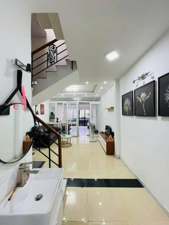 QUẬN 7 – HẺM Lê Thị chợ – Ô TÔ 7 CHỖ NGỦ TRONG NHÀ – 2 TẦNG BTCT ????Nhỉnh 7 đồng – Diện tích :
