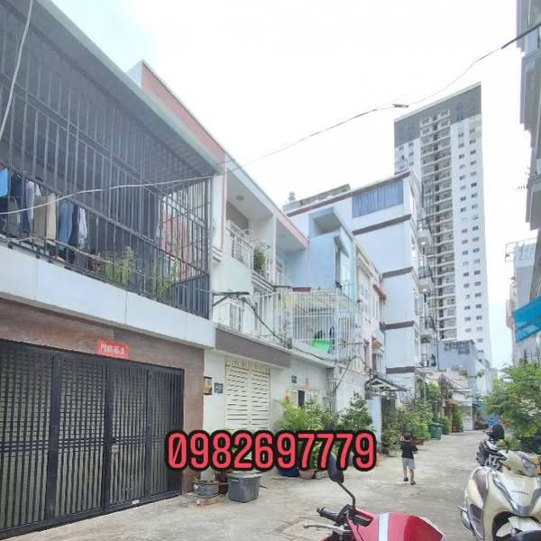 QUẬN 7 – HẺM Lê Thị chợ – Ô TÔ 7 CHỖ NGỦ TRONG NHÀ – 2 TẦNG BTCT ????Nhỉnh 7 đồng – Diện tích :