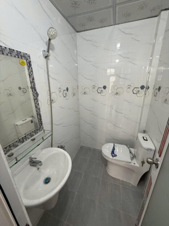 Nhà đẹp ngay Lý Thường Kiệt Q,10-Giá hơn 6 tỷ-hẻm thông nhiều đường-tiện ích xung quanh