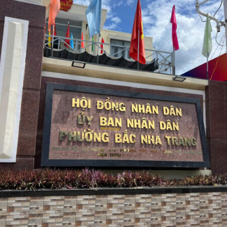 BÁN NHÀ MẶT TIỀN CẠNH BIỂN PHƯỜNG BẮC NHA TRANG. (ĐƯỜNG 3 XE HƠI)
