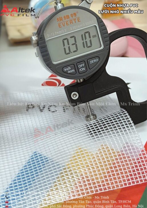 Màng nhựa pvc giá rẻ dạng cuộn, lưới nhỏ nhiều màu
