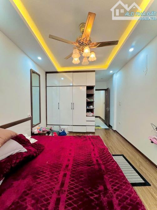 Độc quyền cho thuê nhà mặt phố Quang Trung, 3 tầng x MT 4m, giá chỉ 15 triệu