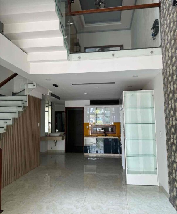 Bán nhà đẹp mặt tiền đường 10m5, giá cực rẻ, Đà Nẵng