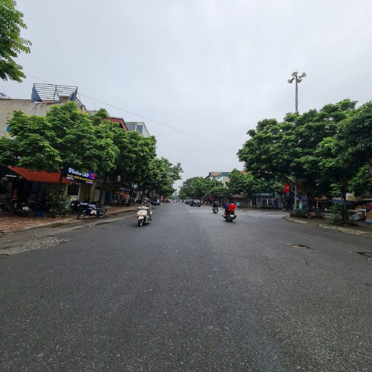 2x tỷ tiểu học nhận nhà ở ngay full nội thất. 205m2 2 tầng, đường 18m tại Đa Tốn. Lh 0989894845
