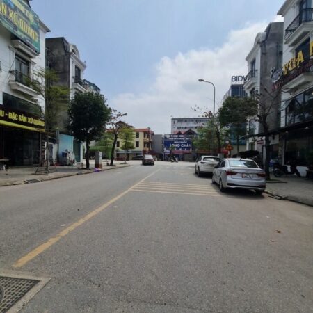 Ngay giữa trung tâm của trung tâm Trâu Quỳ có 56m2 đất ô tô siêu đẹp. Lh 0989894845