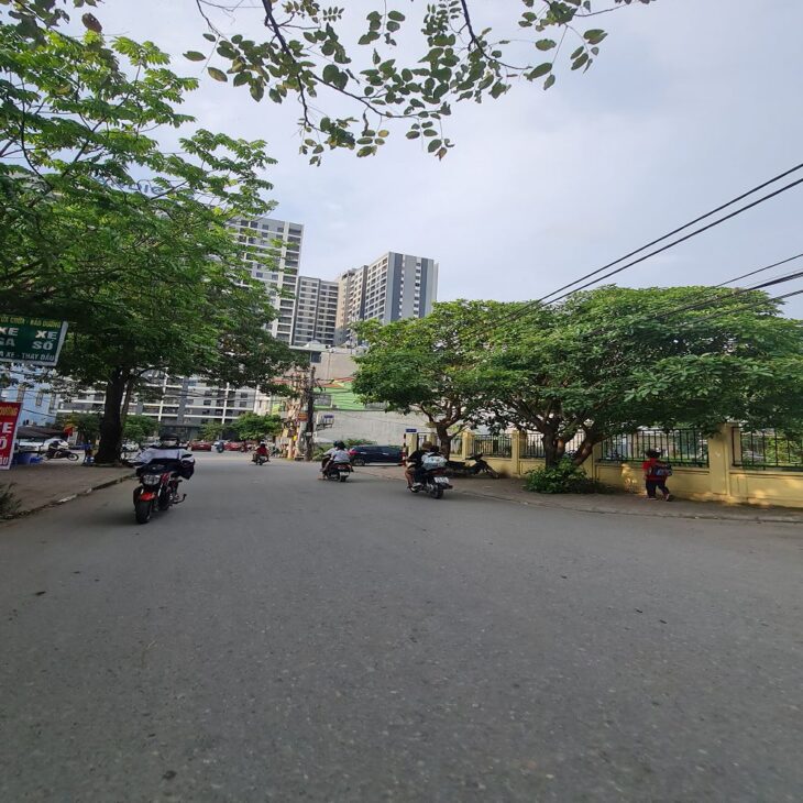 Ngay giữa trung tâm của trung tâm Trâu Quỳ có 55m2 đất ô tô siêu đẹp.