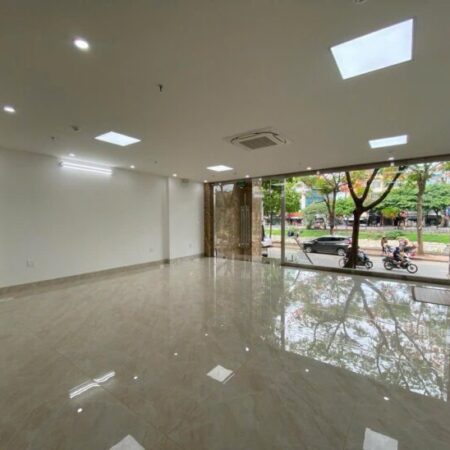 Cho thuê nhà mặt phố Trường Chinh, 1 tầng × 150m² × mặt tiền hơn 4m, nhận nhà ngay, chủ thiện chí.
