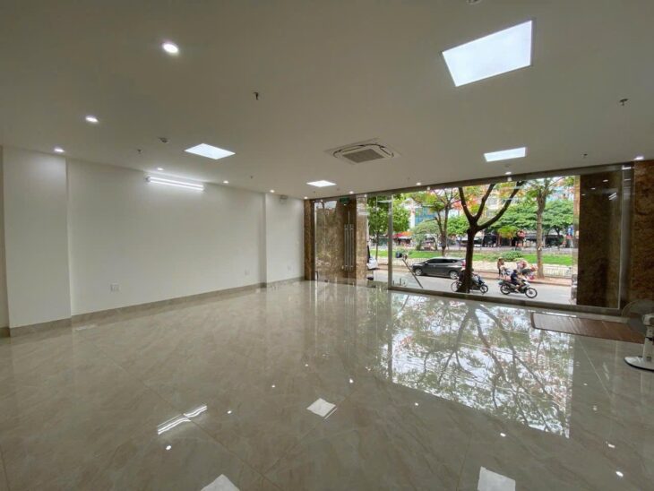 Cho thuê nhà mặt phố Trường Chinh, 1 tầng × 150m² × mặt tiền hơn 4m, nhận nhà ngay, chủ thiện chí.