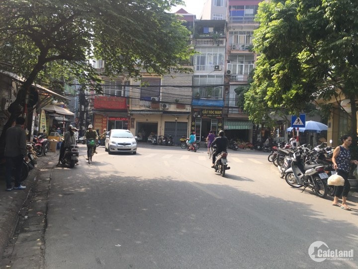 Cho thuê gấp nhà mặt phố Vương Thừa Vũ, 4 tầng × 70m² × mặt tiền 6m, thông sàn, nhận nhà ngay.