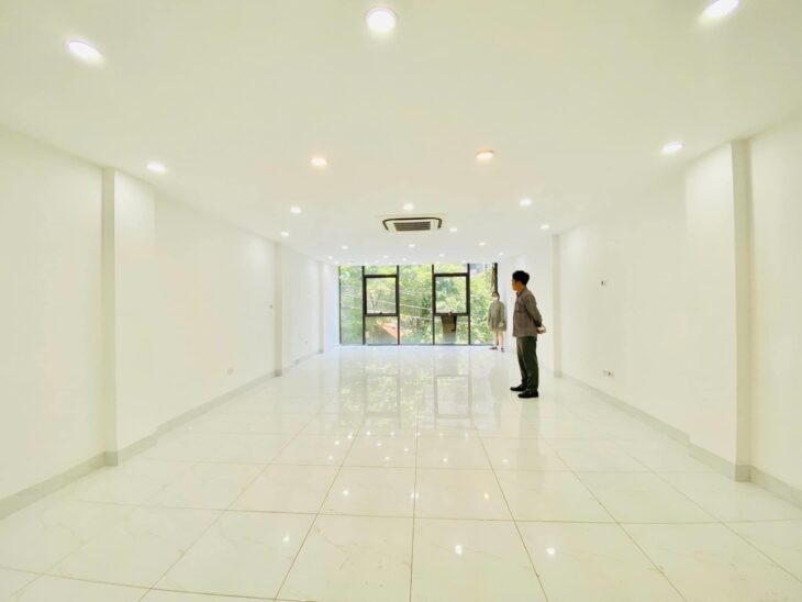 Cho thuê nhà mặt phố Vương Thừa Vũ, 4 tầng × 70m² × mặt tiền 6m, nhận nhà ngay, chủ thiện chí.