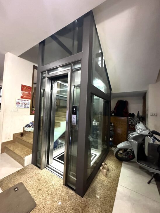 Bán nhà Hoàng Hoa Thám, Ba Đình, ngõ thông 90m2, 4.5 tầng thang máy, chỉ 17.9 tỷ