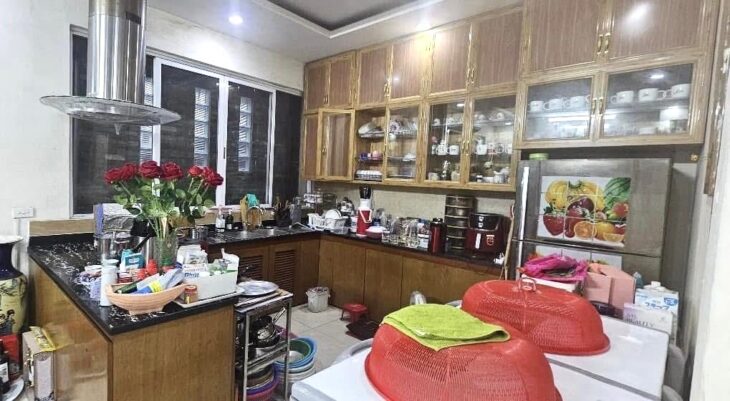 Bán nhà Hoàng Hoa Thám, Ba Đình, ngõ thông 90m2, 4.5 tầng thang máy, chỉ 17.9 tỷ