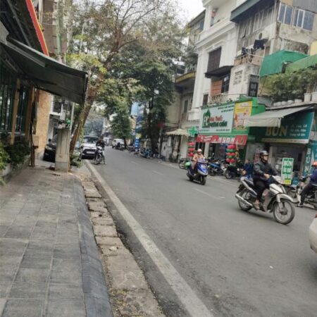 Cho thuê mặt phố Ngô Thì Nhậm 120m, 3 tầng, mặt tiền 7m, vỉa hè 15m,110 tr/th Hai Bà Trưng.