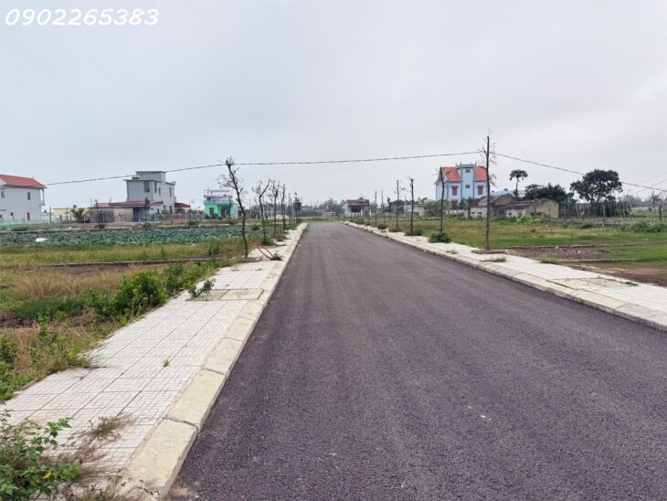 Chính chủ cần bán gấp 99m2 sở hữu mặt tiền rộng đường thông thoáng ô to tránh nhau