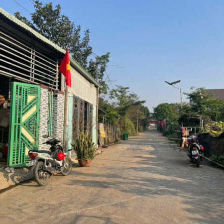 Bán gấp đất thổ cư 82m² cách mặt tiền Đại lộ Đông Tây 50m giá chỉ 950 triệu