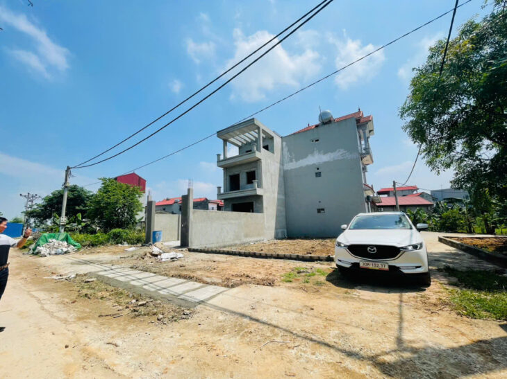 CẦN BÁN MẢNH ĐẤT 108M, LÔ GÓC 2 MẶT TIỀN, ĐẤU GIÁ PHÂN LÔ, VỈA HÈ OTO TRÁNH, GẦN TRƯỜNG, QL 32 TẠI