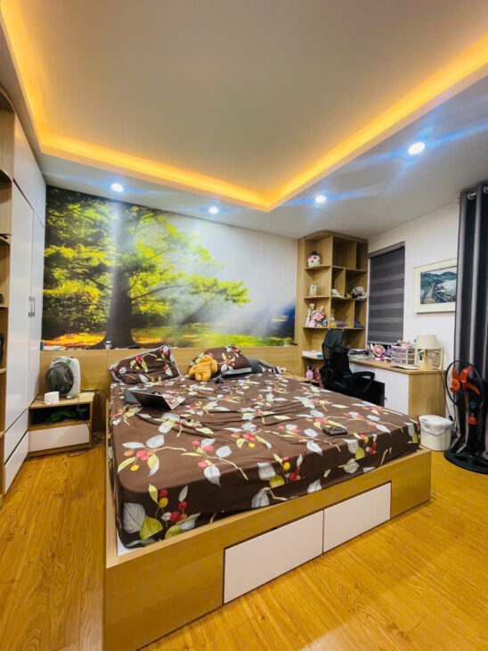 Bán nhà 6 tầng đường Láng, Q. Đống Đa, lô góc, 3 thoáng, ngõ thông, ô tô vào nhà, 46m2, MT 5.5m,