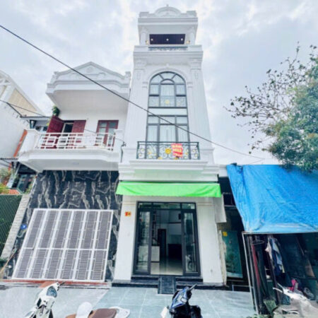 Bán nhà Văn Cao, đường 12m, DT 30m 5 tầng mới tinh, Giá 3.79 tỉ