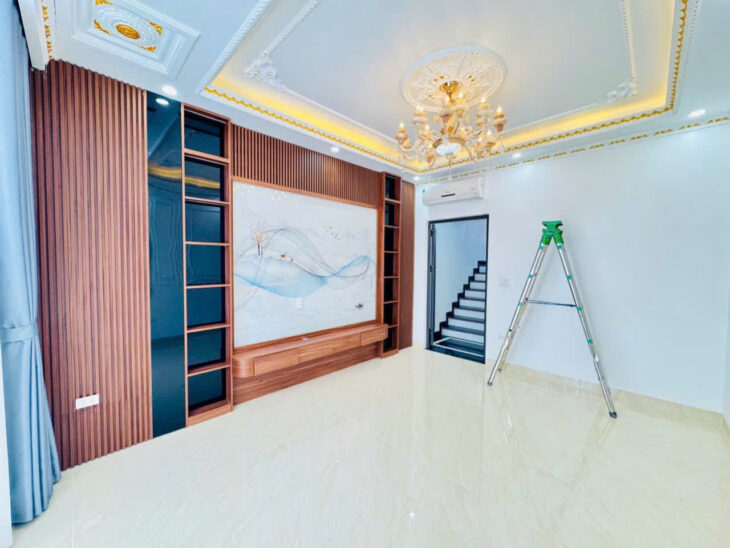 Bán nhà Văn Cao, đường 12m, DT 30m 5 tầng mới tinh, Giá 3.79 tỉ