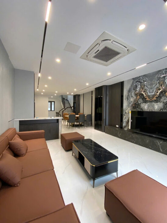 BÁN GẤP NHÀ PHÂN LÔ QUÂN ĐỘI – NGỌC THỤY, LONG BIÊN Diện tích 52m², mặt tiền 6m, xây 6 tầng, thang