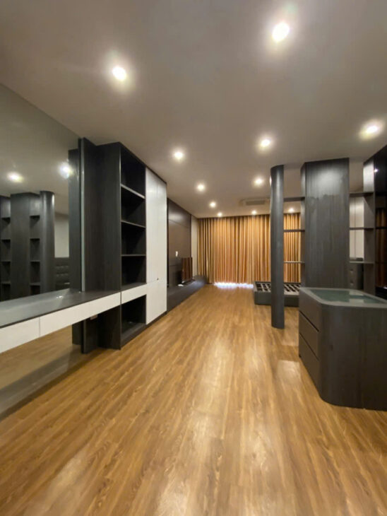 BÁN GẤP NHÀ PHÂN LÔ QUÂN ĐỘI – NGỌC THỤY, LONG BIÊN Diện tích 52m², mặt tiền 6m, xây 6 tầng, thang