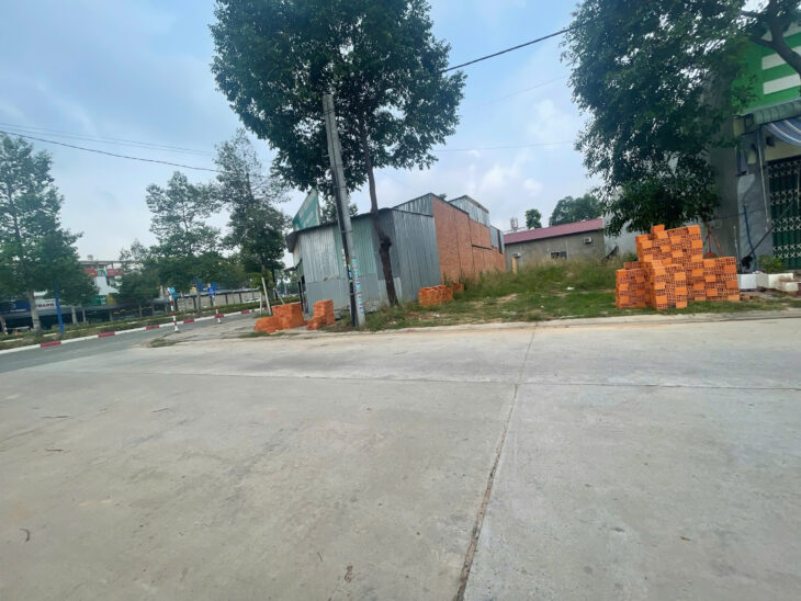 cân tiền bán gấp lô đất ngay góc ngã tư dường mỹ phước tân vạn kết nối vào đường vành đai 4 thích