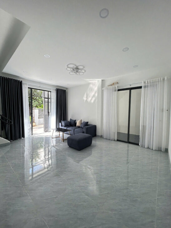 Bán nhà 2 tầng Lý Phục Man, vĩnh phước, Nha Trang Vị trí: Cách đường chính 2/4 100m. Đi bộ tắm