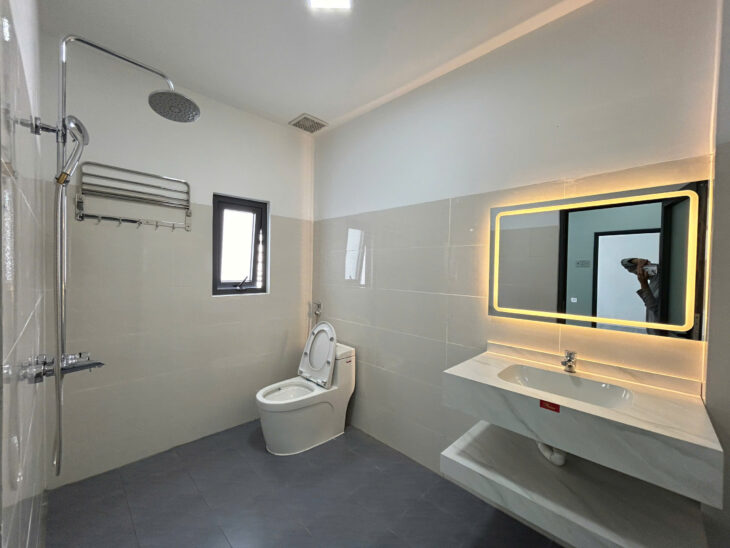 Bán nhà 2 tầng Lý Phục Man, vĩnh phước, Nha Trang Vị trí: Cách đường chính 2/4 100m. Đi bộ tắm