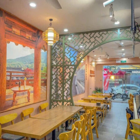 Mặt tiền quyền lực rộng 8,2m, Dt 165m2, giá 76 tỷ. Mặt phố Nguyễn Ngọc Nại, Thanh Xuân.