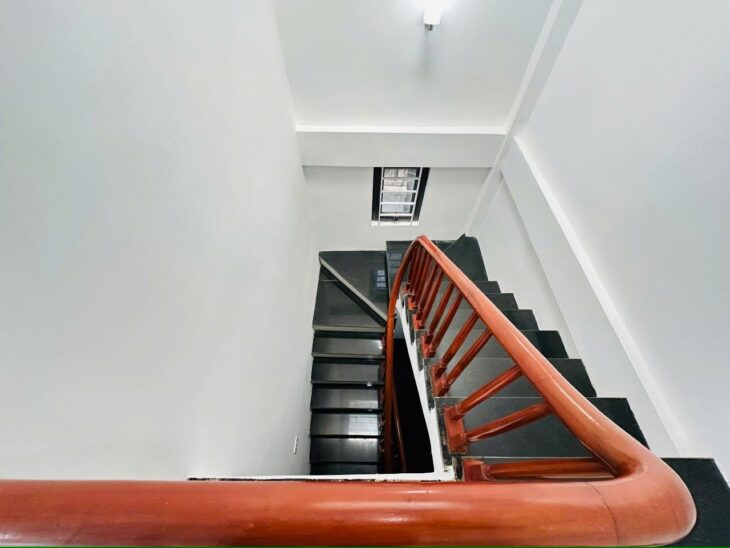 NHÀ MỚI VĂN HƯƠNG TÔN ĐỨC THẮNG,LÔ GÓC 2 THOÁNG-5 TẦNG-DT54M2-GIÁ CHỈ 13 TỶ