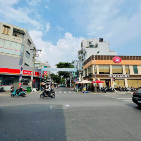 NHÀ LÔ GÓC SIÊU ĐẸP DƯƠNG BÁ TRẠC – KHÔNG QUY HOẠCH – XE HƠI TỚI CỬA – CHỈ HƠN 6 TỶ