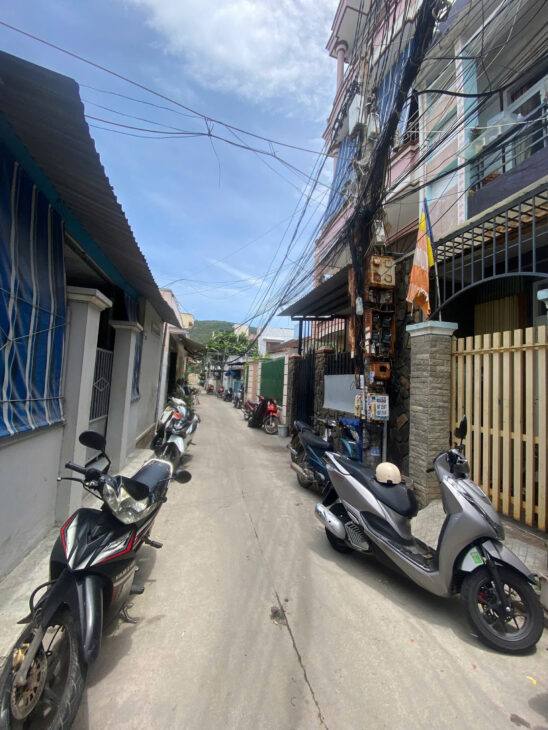 Bán Nhà Trần Phú – Vĩnh Nguyên – Tỉnh Khánh Hoà – cách biển chỉ 30m Dt : 51,5m ngang 4,5m nở hậu