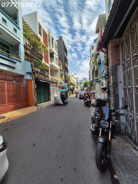 Nhà 5 tầng MT KD đường D5 hẻm đẹp cách MT 1 căn duy nhất