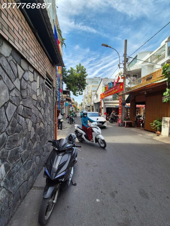 Nhà 5 tầng MT KD đường D5 hẻm đẹp cách MT 1 căn duy nhất