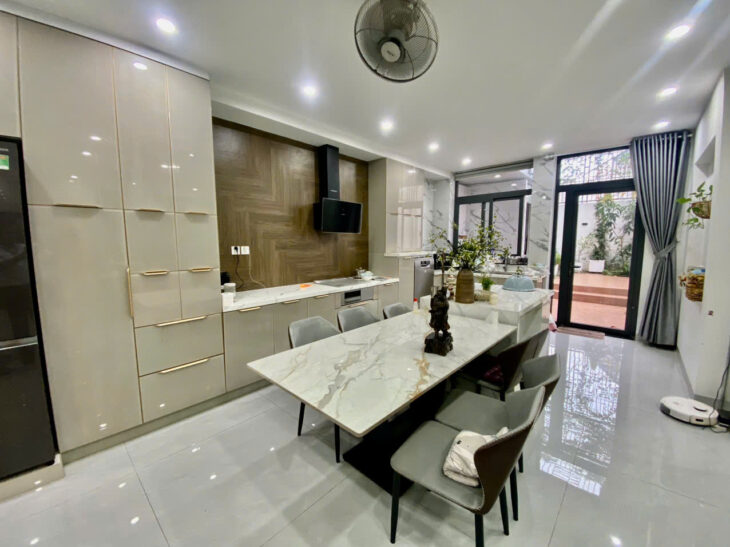 Bán nhà 4 tầng, 122m², 4PN, 4WC, Q.9, 12.8 tỷ, sổ hồng
