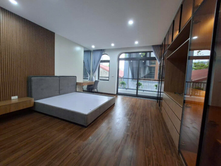 Nhà cực đẹp – Phố Trạm – 40m2 – full nội thất – hơn 7 tỷ