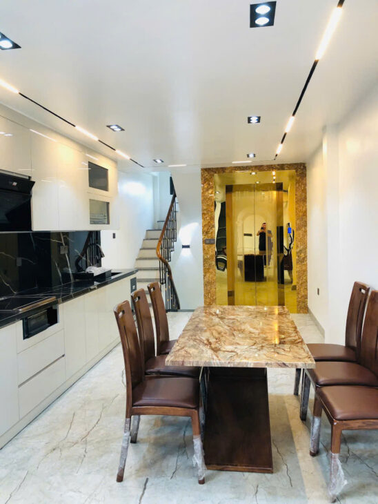 SIÊU PHẨM NGỌC LÂM: VỊ TRÍ VÀNG – Ô TÔ TRÁNH – THANG MÁY NHẬP KHẨU – CHỈ 20M RA PHỐ HỒNG TIẾN! ????