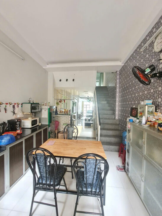 Cần bán căn nhà 3 tầng mới ngay trung tâm bàn cờ Nha Trang, phường Tân Lập. Vị trí Mặt tiền đường