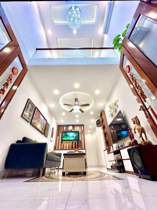 Bán nhà Bồ Đề, Long Biên 31m 5T oto ,KD, giá 7,9ty.