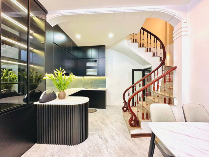 TRUNG TÂM ĐỐNG ĐA – NHÀ ĐẸP GẦN PHỐ – 50M MẶT PHỐ LỚN – NHÀ DÂN XÂY TÂM HUYẾT – NỘI THẤT XỊN SÒ
