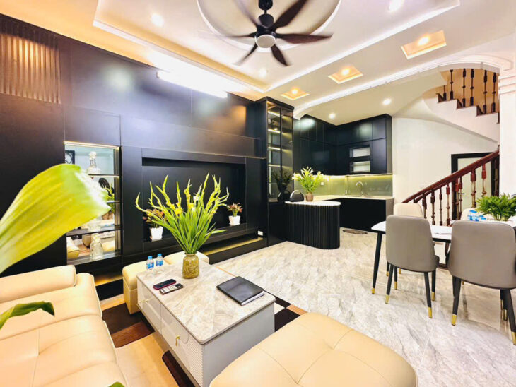 TRUNG TÂM ĐỐNG ĐA – NHÀ ĐẸP GẦN PHỐ – 50M MẶT PHỐ LỚN – NHÀ DÂN XÂY TÂM HUYẾT – NỘI THẤT XỊN SÒ