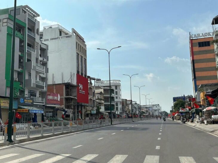 Bán nhà mặt phố Ca Văn Thỉnh, Tân Bình, 60m2, 18 tỷ, 4 tầng, 5PN