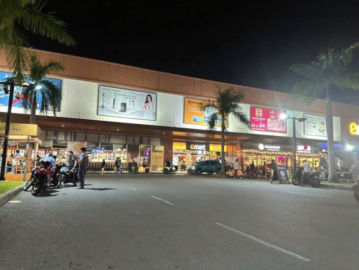 Biệt thự 5 lầu HXT thông Dương Quảng Hàm ngang 8m 180m2 tặng NT VÀNG 24K hồ bơi 37.9 tỷ