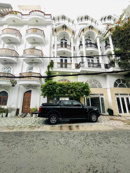 Bán nhà 5 tầng đẹp hẻm 364 Dương Quảng Hàm 70m2(4×17.5) khu phân lô vào ở ngay 12.9 tỷ